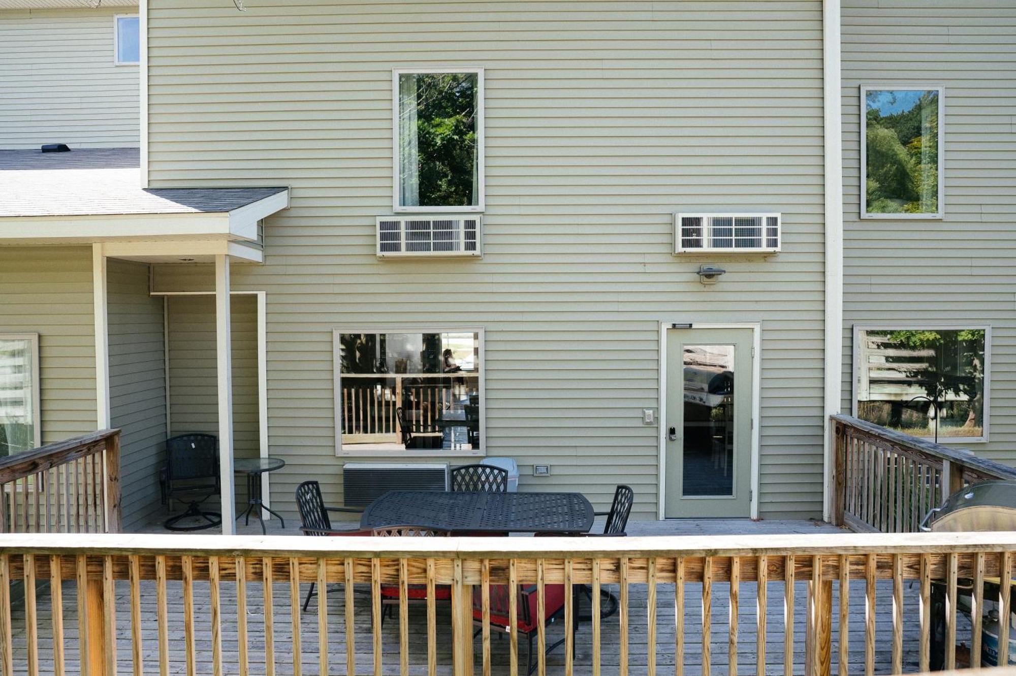 Kasa Gold Coast Inn Traverse City Exterior photo